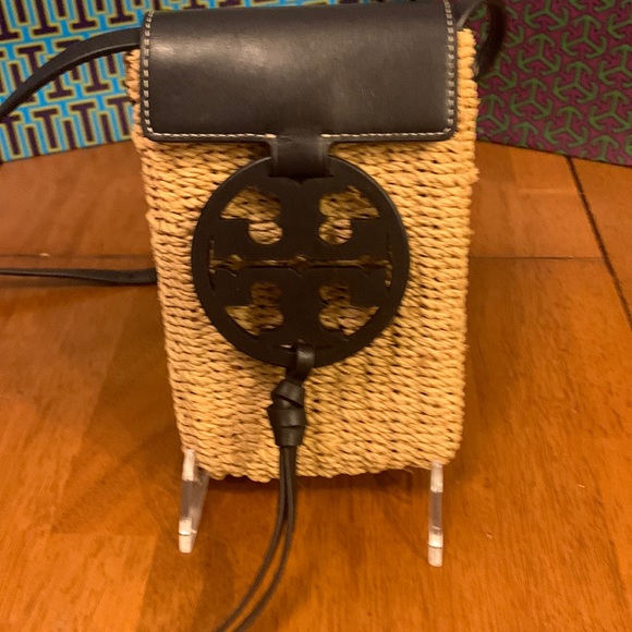 Tory Burch Handbags - Tory Burch Miller Raffia Smartphone Crossbody Bag EUC